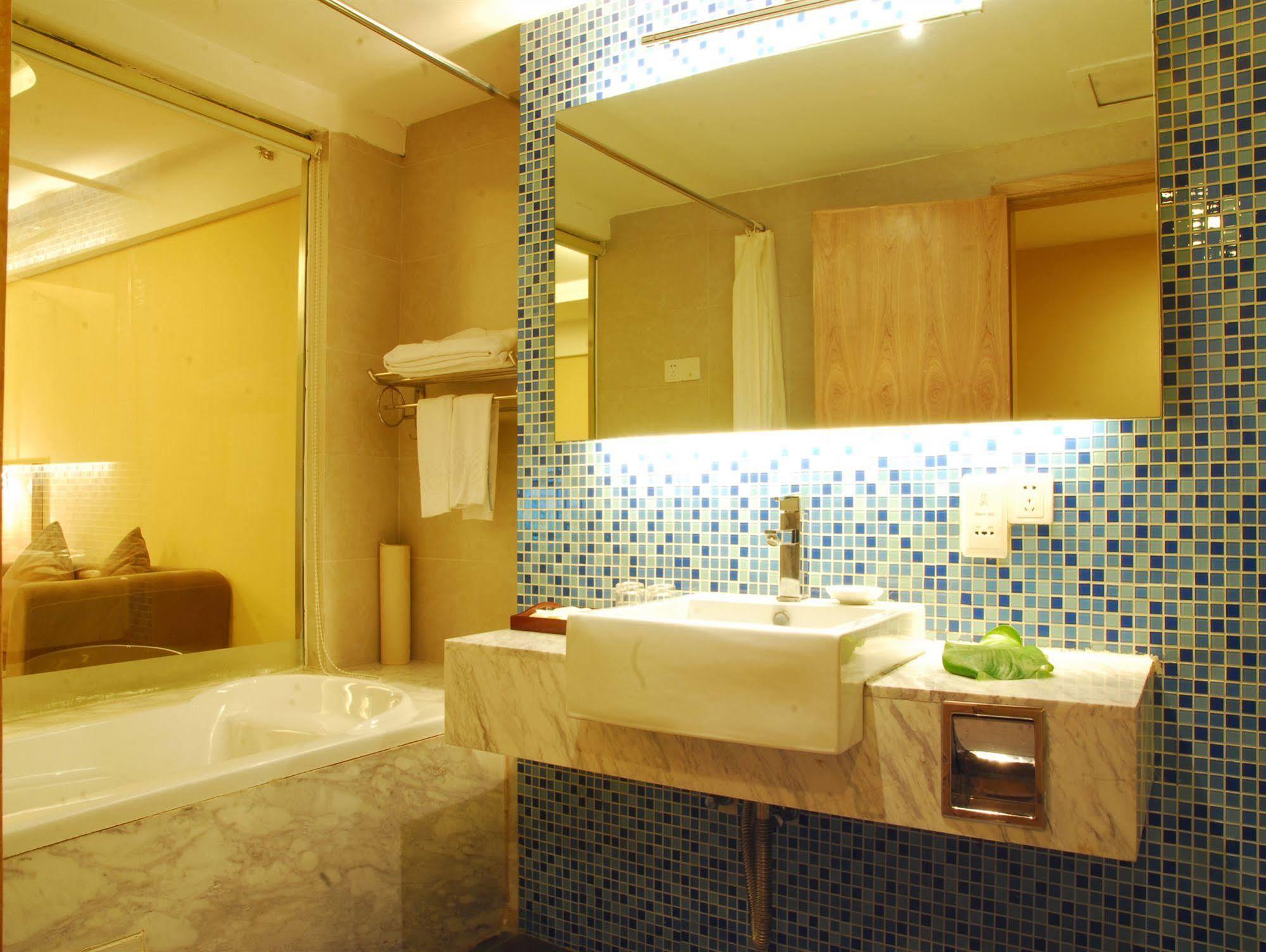 גואנגג'ואו Jian Li Harmony Hotel מראה חיצוני תמונה